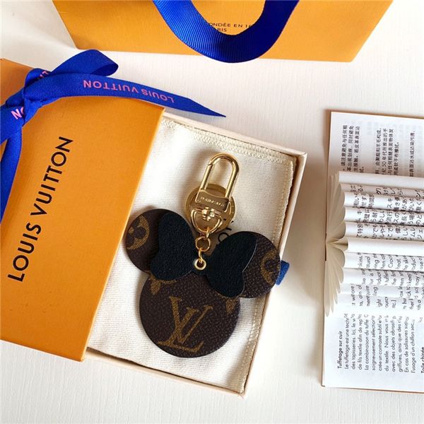 

2020 designer fashion letter key chain simple letter men women metal keychain party gift designer car key brand key holder7463, Silver