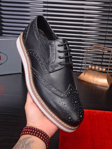 

2020 classic trendy luxury men casual shoes sneaker designer trainers leather platform flat shoes, Black