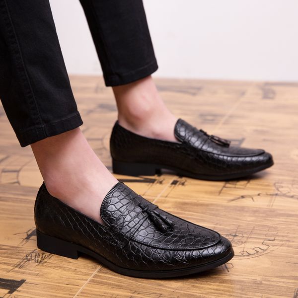 

2019 four seasons pointed men formal business brogue shoes luxury men's dress shoes male casual leather wedding party loafers t04, Black