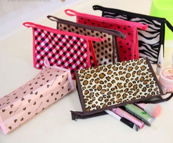 

100pcs women polyester leopard love printing zipper makeup bags ladies travel wash bags outdoor