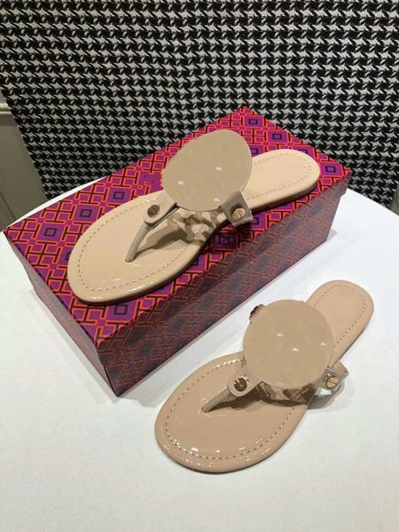 

designer color hollow out flip flops suitable for wearing rubber sandals, wear - resistant slippers in summer indoor shoes, Black