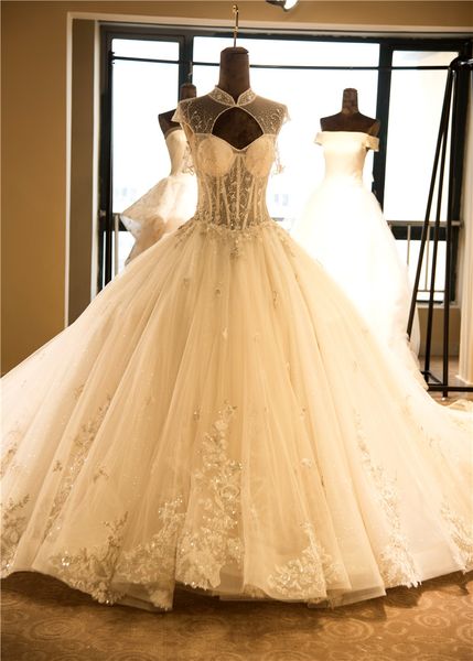 Lusso collo alto di pizzo abito di sfera Abiti da sposa 2020 in rilievo 3D floreali appliqued ha increspato il Royal Train abiti di nozze sposa al 100% immagine reale