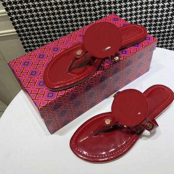 

designer  color hollow out flip flops suitable for wearing rubber sandals, wear - resistant slippers in summer indoo, Black