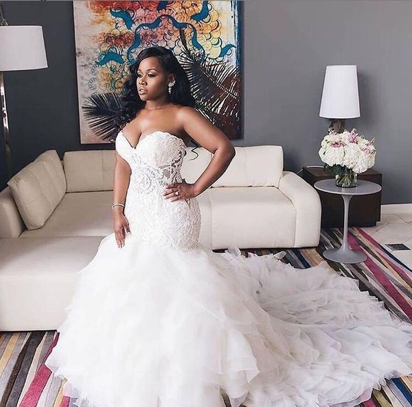 

2021 african sweetheart mermaid wedding dress with ruched trian appliques lace up back women bridal custom plus size weddings gowns, White