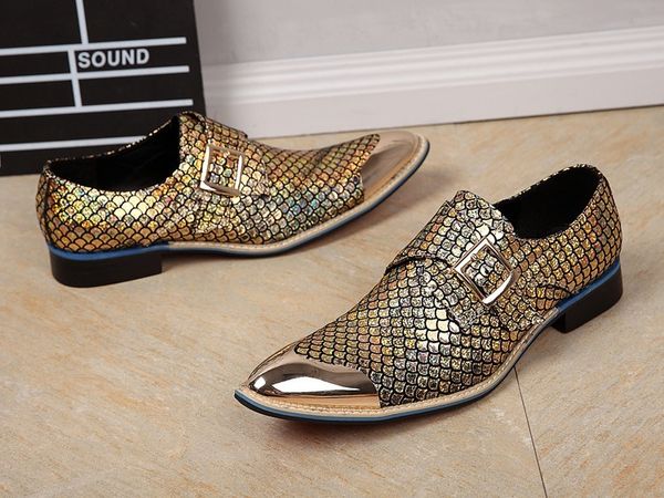 Heißer Verkauf-Metallische Männer Hochzeitsschuhe Echtes Leder Pailletten Glitzer Herren Gold Kleid Schuhe Spitzschuh Herren Oxford