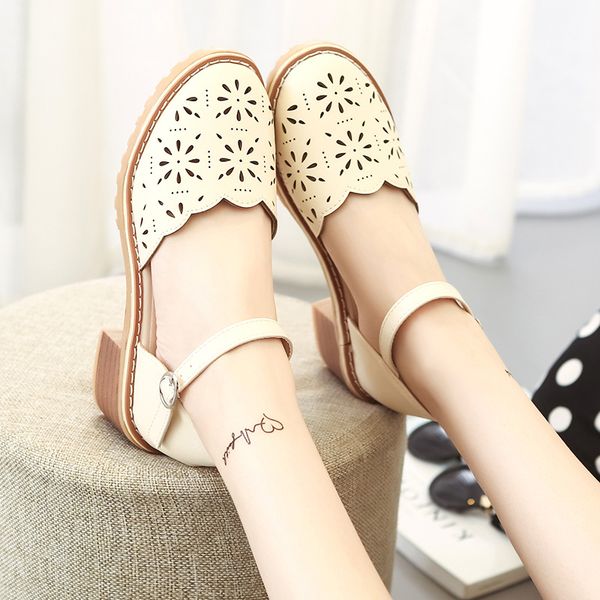 

sandals female 2019 summer korean version of the new wild with a word buckle round head hollow breathable women's shoes, Black