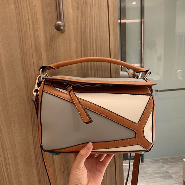 

high-end custom designer bao ladies shoulder bag inside the cow bag is lining leather, which has always been very handy, soft, delicate