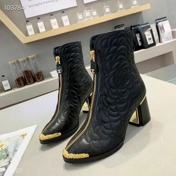 

2019 female middle with thick pointed leather ankle boots winter single boots 2019 new net red martin boots, Black