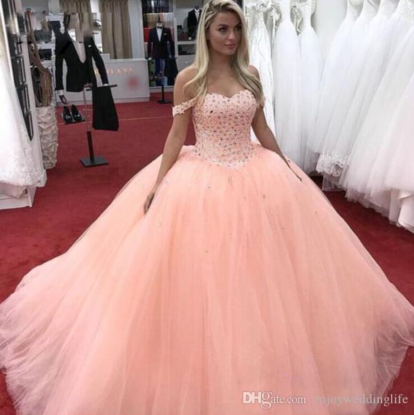 Novo Pêssego Sweetheart Ball Vestido Quinceanera Vestidos Frisados ​​Cristais Varredura De Trem Appliques Doce 16 Vestidos Vestidos de 15 Anos