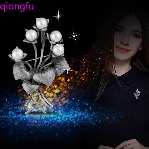 

qiongfu original flower brooch court vintage pearl female corsage clothing shoes bag hat accessories pin gifts for women, Gray