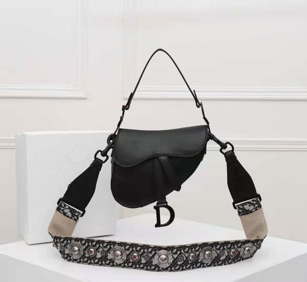 

famous master ladies handbag new letter shoulder bag premium leather messenger bag luxury saddle bag ing