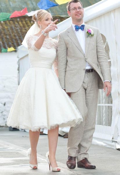 2019 laço curto mangas compridas vestidos de casamento Bateau apliques uma linha barata personalizada modesto praia vestidos nupciais vestidos de noiva 480