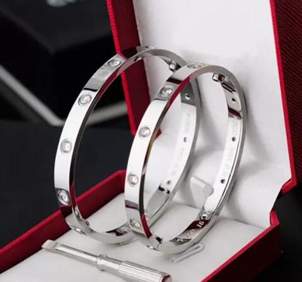 

Charm Bracelets sainae