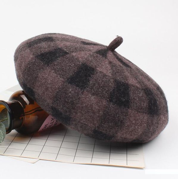 

selling hat female 2018 autumn and winter new beret wool fashion wild retro trend plaid painter hat, Blue;gray