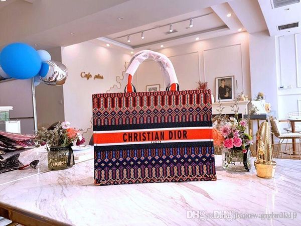 

2020 fashion women handbags ladies design solid color alphabet embroidery bracelet wallet leather chain bag crossbody bags a965