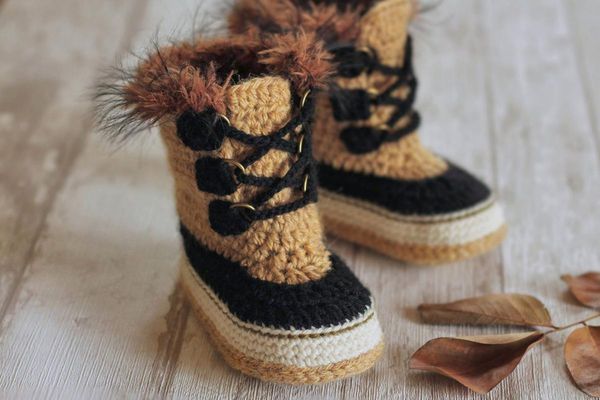 

pumpkin orange,crochet baby bootie shoes, sneaker model number zkl0010