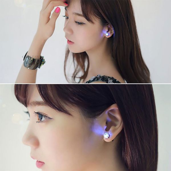 

2pcs led серьги light up корона мерцающий кристалл нержавеющей ear падения стержня уха серьги ювелирные изделия для танца / xmas / ктв парти