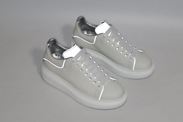 

High quality luxury men's designer fashion sports shoes casual mc red bottom luminous queen designer shoes ladies leather black and white