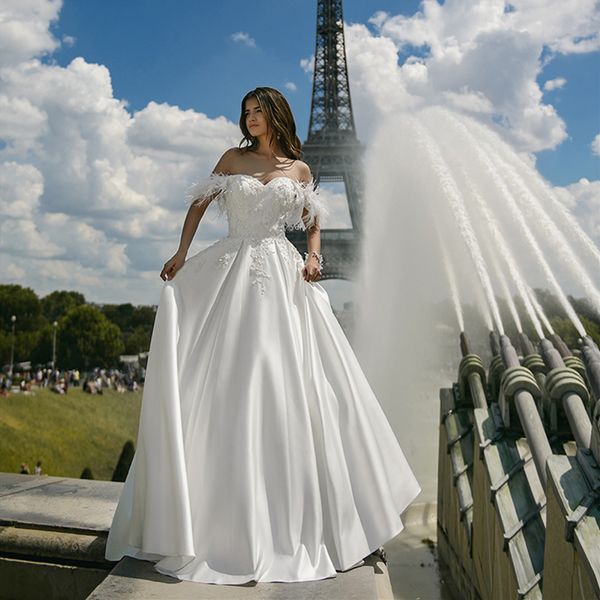 

перо с плеча свадебные платья аппликация кружева атласная линия принцессы классический дизайн свадебных платьев 2020 vestidos de noiva, White