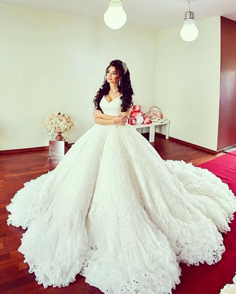 

luxury lace ball gown wedding dresses 2019 v neck sleeveless lace pleats bridal gowns arabic church wedding dress vestido de novia, White