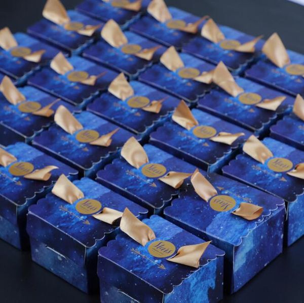 

50pcs european small fresh wedding supplies square candy gift box christmas candy box christmas gift bags with handles