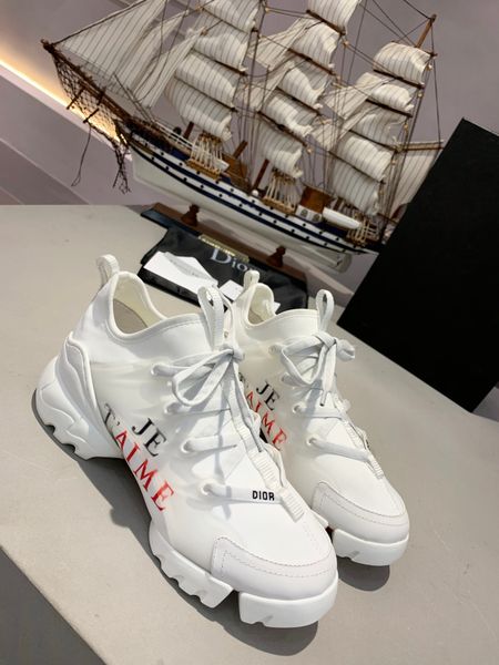 

summer men's and women's fashion casual sneakers, fashion designers, couples are comfortable and versatileaah