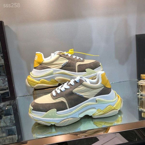 

2020 new fashionable paris leisure luxurious sneaker casual shoes for men's women beige black sports personality shoe size 35-45