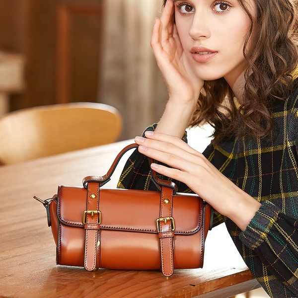 

2019 new messenger bag leather retro shoulder bag trend hand mail leather women