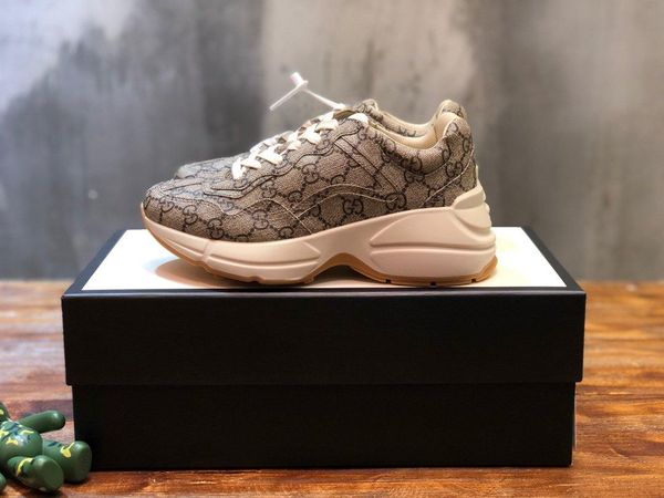 

designer shoes printed vintage shoes slipper basketball air platform sandal kanye triple vintage espadrilles sandal slides, Red;white