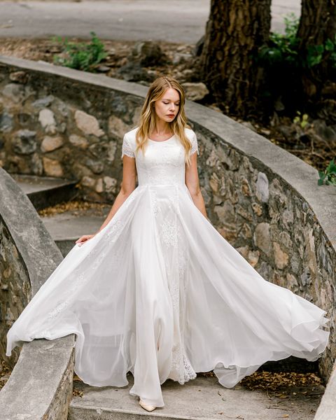 2020 nuovi abiti da sposa modesti in chiffon di pizzo a-line con maniche corte fodera champagne gioiello collo corsetto abito da sposa LDS informale Boho