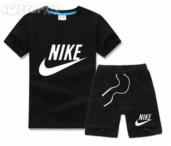 maglietta e pantaloncini nike