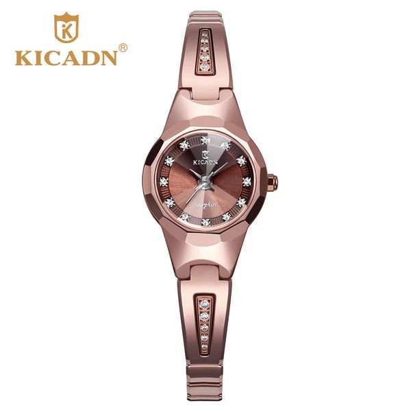 

nakzen клаиекий женин мђжин а едѬй паѬа леганнй а вокое кае, Slivery;brown