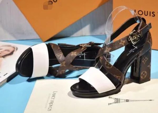 

Новые модные женские мягкие и удобные толстые босоножки на каблуке из кожи с прин