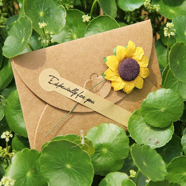 

5pcs vintage kraft paper invitation greeting card envelope wedding party postcards with handmade dry flower