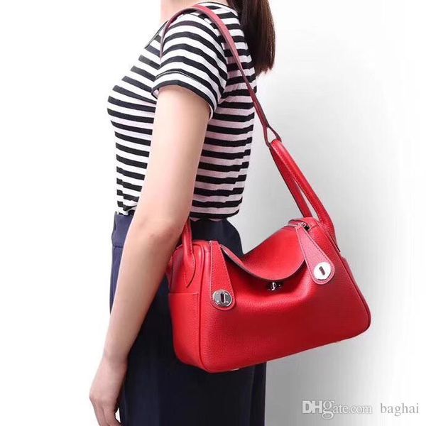 

fashion classics shoulder bagscross bodytoteshandbags brand fashion luxury designer bags famous women cowhide one-shoulder handbag 17m