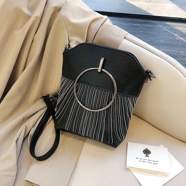 

2019 new women's bag small bag single shoulder messenger fringe rivet ring fashion