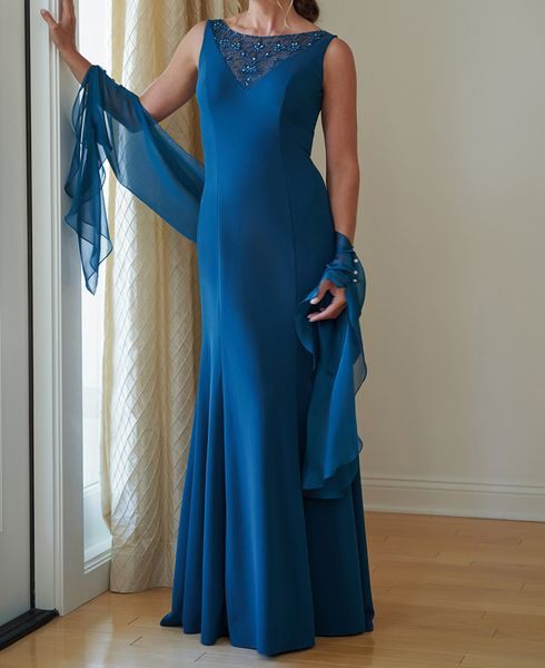 Elegante blaue Kleider für die Brautmutter mit Bolero. Lange Kleider für die Brautmutter aus Chiffon. Transparenter Ausschnitt mit Perlen und Pailletten