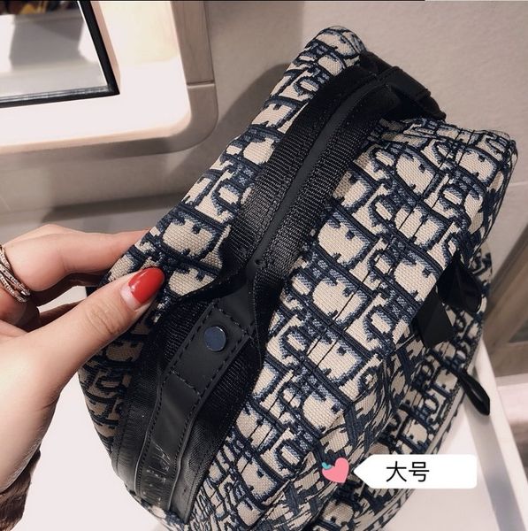 

2020 новй Ѭоконй дизайнеѬкие Ѭкзак женин mens конѬђкоѬа болой емкои ђ