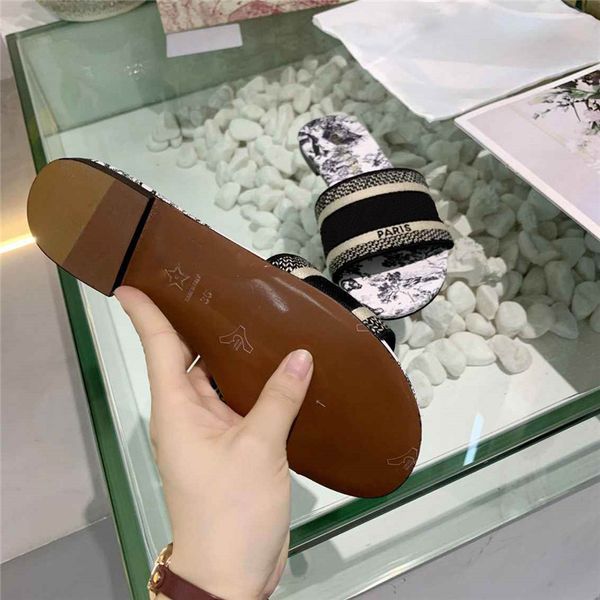 

2020 paris fashion womens slipper summer sandals beach slide slippers ladies flip flops loafers embroidered floral slippers with box eu35-42, Black