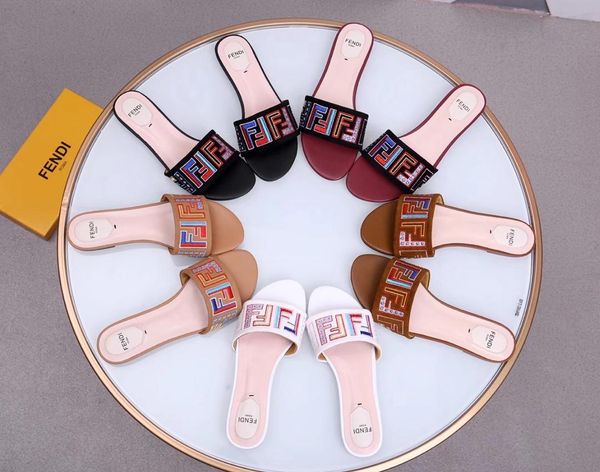 

Модные сандалии для шлепанцев Цветочные женские тапочки Сандалии для женщин на плоской подошве в полоску Пляжная причинная тапочка 35-41 размер с коробкой для мусора