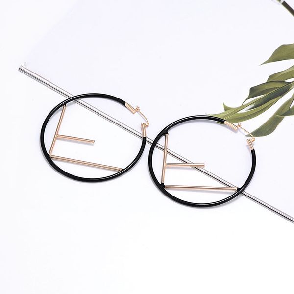 

2020 мода новый темперамент тенденция сексуальные полые кольца серьги количество жемчужные серьги леди серьги, Silver