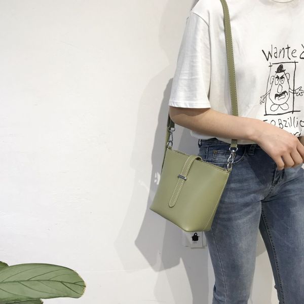 

2020 new texture bag female retro fashion bucket bag wild ins western style shoulder slung small tide