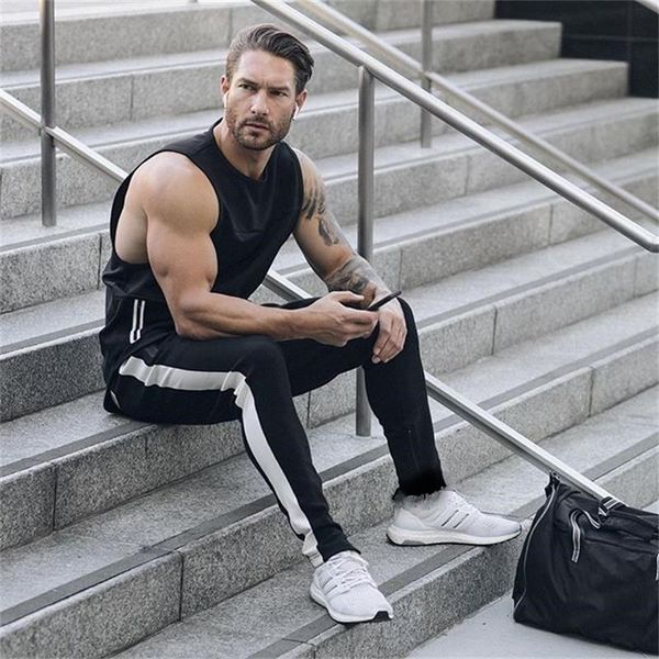 

2019 new mens jumpsuit fitness stripe printed sweatpants joggers men streetwear harem pants men pants hip hop mens jumpsuit, Black