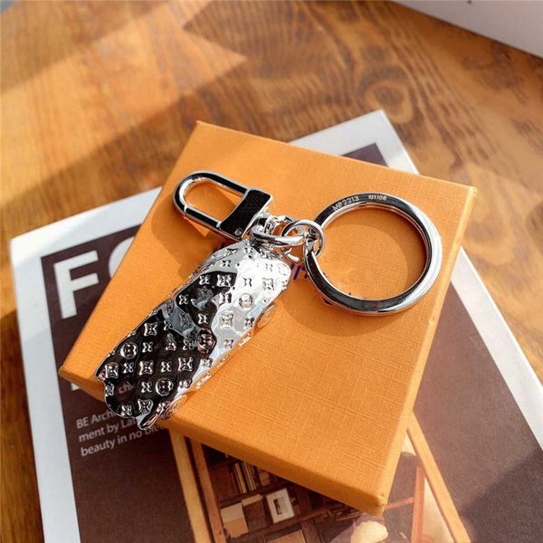 

luxury designer car keychains with box mens women keyring holder key chain car key ring holder souvenir gift, Silver
