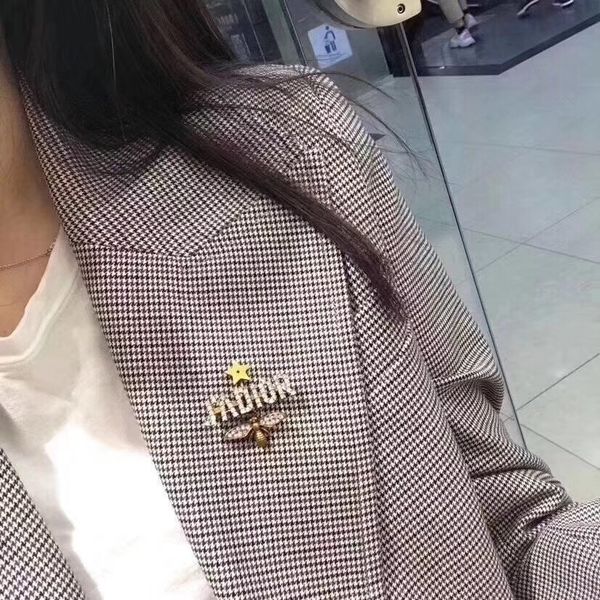 

Stainle teel d letter brooch for women birthday gift choo e fa hion brooch have different tyle, Gray