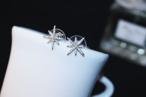 

wholesale- glittering ins fashion designer sweet cute star luxury diamonds stud earrings for woman girls s925 silver pin, Golden;silver