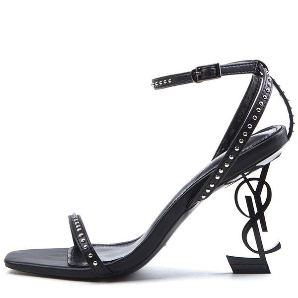 

2019 Luxury Wedding Shoes with Rivet Bridal Shoes Women Designer Sandals Women Pumps 2019 New Fashion Ladies Party Shoes