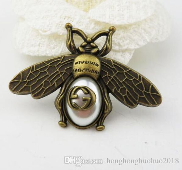 

new green bronze bee brooch g word retro pearl bee pin coat decorative brooch, Gray