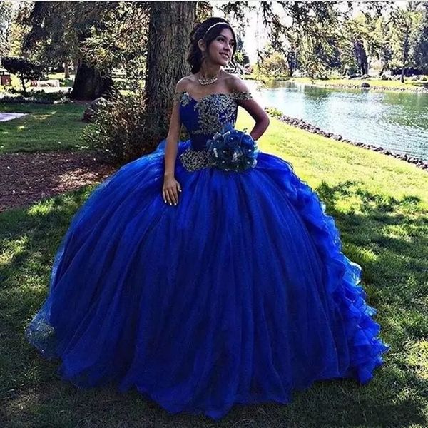 Royal Blue с плеча тюль бальные платья Платья Quinceanera Кружева аппликация Многослойные оборками Длина пола Платья для выпускного платья принцессы