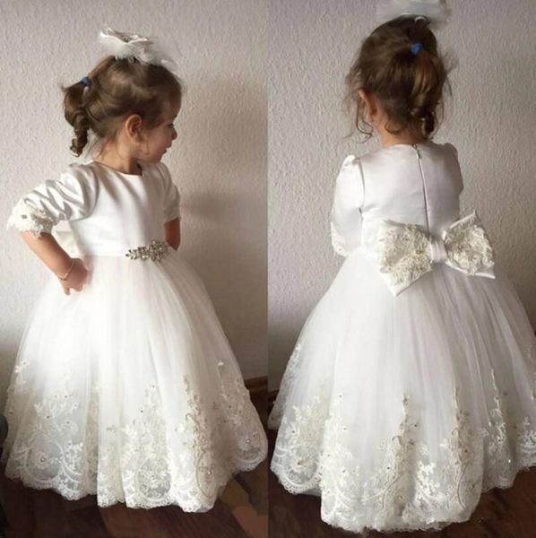 

половина рукава слоновой кости девушки цветка с луками, White;blue